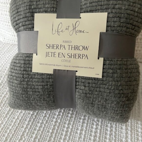 Gray Ribbed Sherpa Throw - NEW with tags - Picture 1 of 3